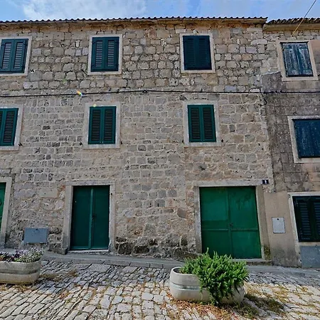 Apartamento Ivanera 2+1 *