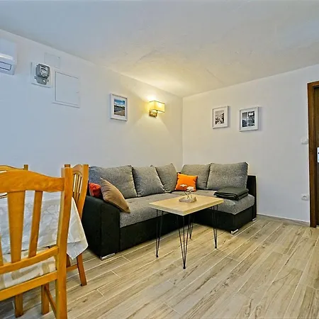Apartamento Ivanera 2+1 *